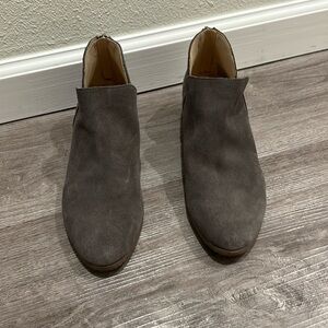 Reaction Kenneth Cole - Size 7.5, Gray Low Booties